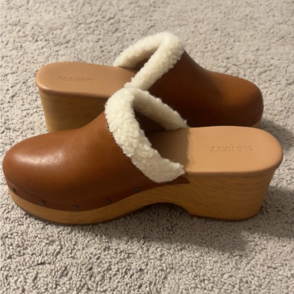 Clogs - Picture 2 of 2
